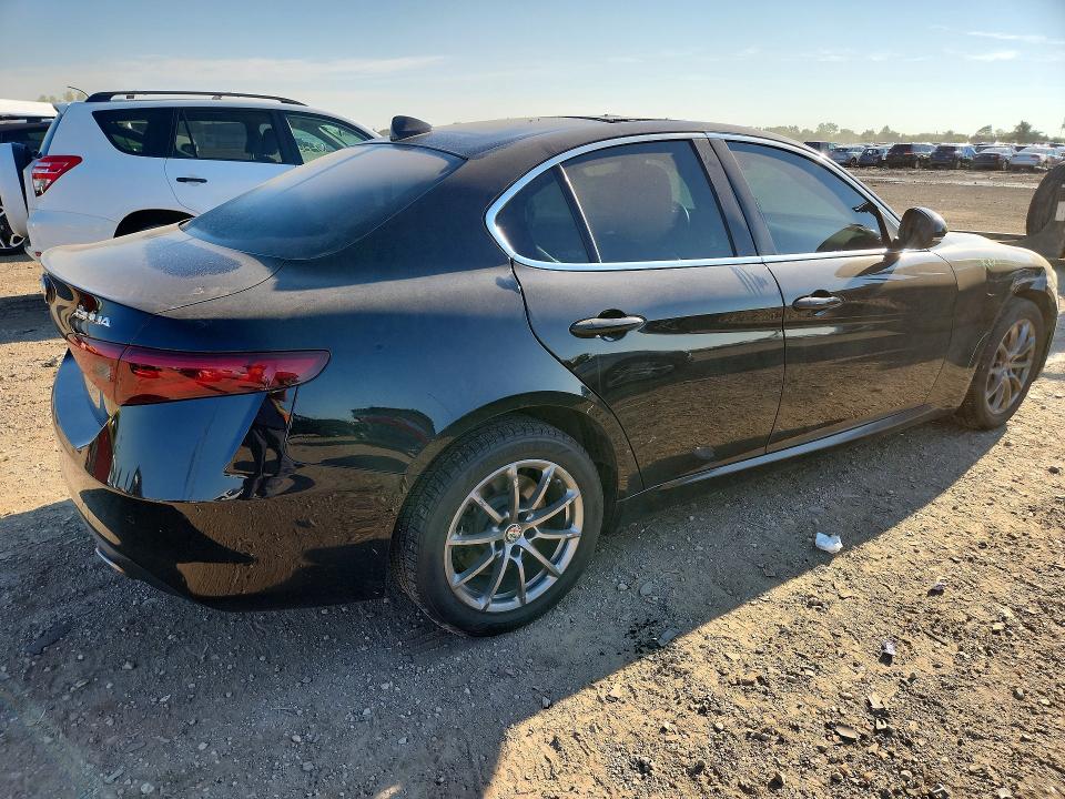 2018 Alfa romeo Giulia VIN ZARFAEDN1J7579315 COPART salvage auction — VANDALISM, Il - Salvage Certificate, sold $4,000 on 2026-08-27 (photo 3)