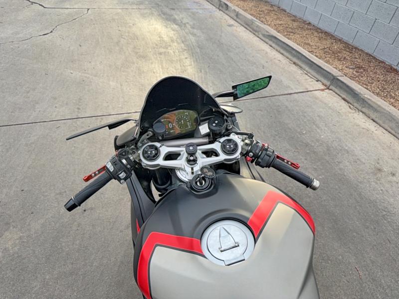 2024 Ducati Panigale VIN ZDMHAATW4RB015404 COPART salvage auction — NORMAL WEAR, AZ - CERT OF TITLE - SALVAGE (P), sold $16,000 on 2026-07-28 (photo 9)