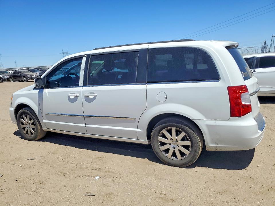 2014 Chrysler Voyager VIN 2C4RC1BG4ER446177 COPART salvage auction — MINOR DENT/SCRATCHES, Ca - Dis/Dlr/Exp Only Clean Title, sold $325 on 2026-07-28 (photo 2)
