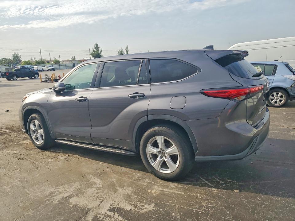 2022 Toyota Highlander VIN 5TDZZRAH1NS141430 COPART salvage auction — MECHANICAL, Fl - Certificate Of Destruction, sold $6,600 on 2026-07-29 (photo 2)