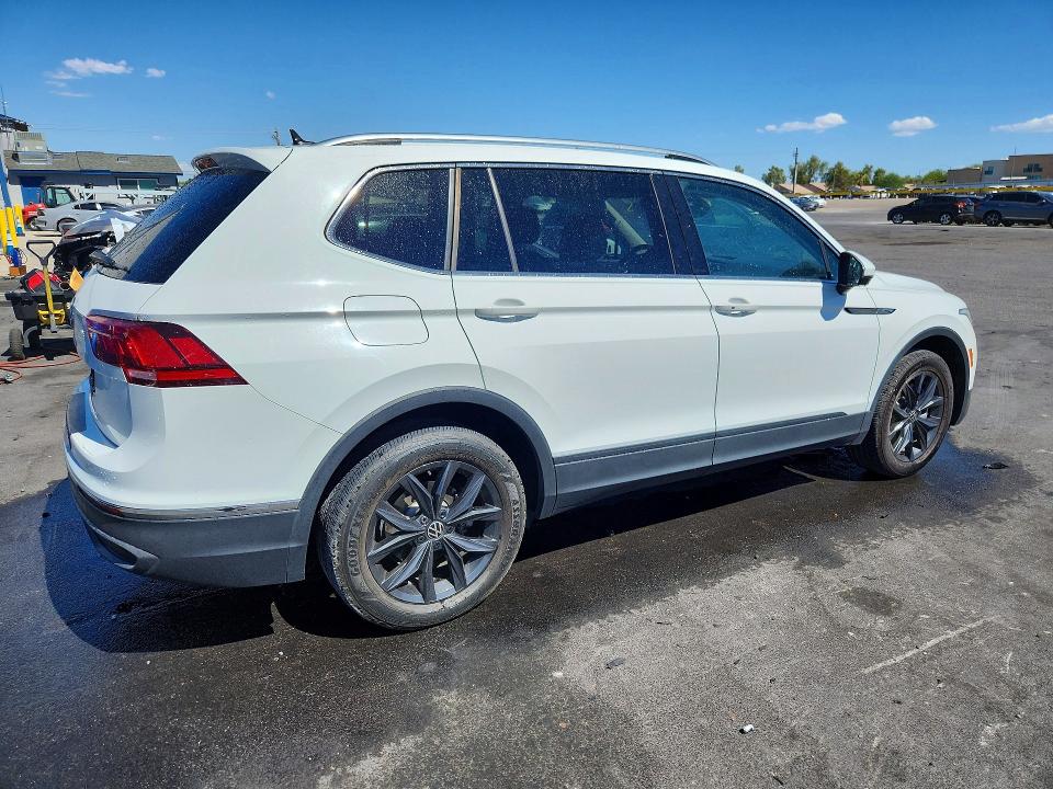 2024 Volkswagen Tiguan VIN 3VV3B7AX6RM044043 COPART salvage auction — MINOR DENT/SCRATCHES, NV - CERTIFICATE OF TITLE, sold $13,600 on 2026-08-12 (photo 3)