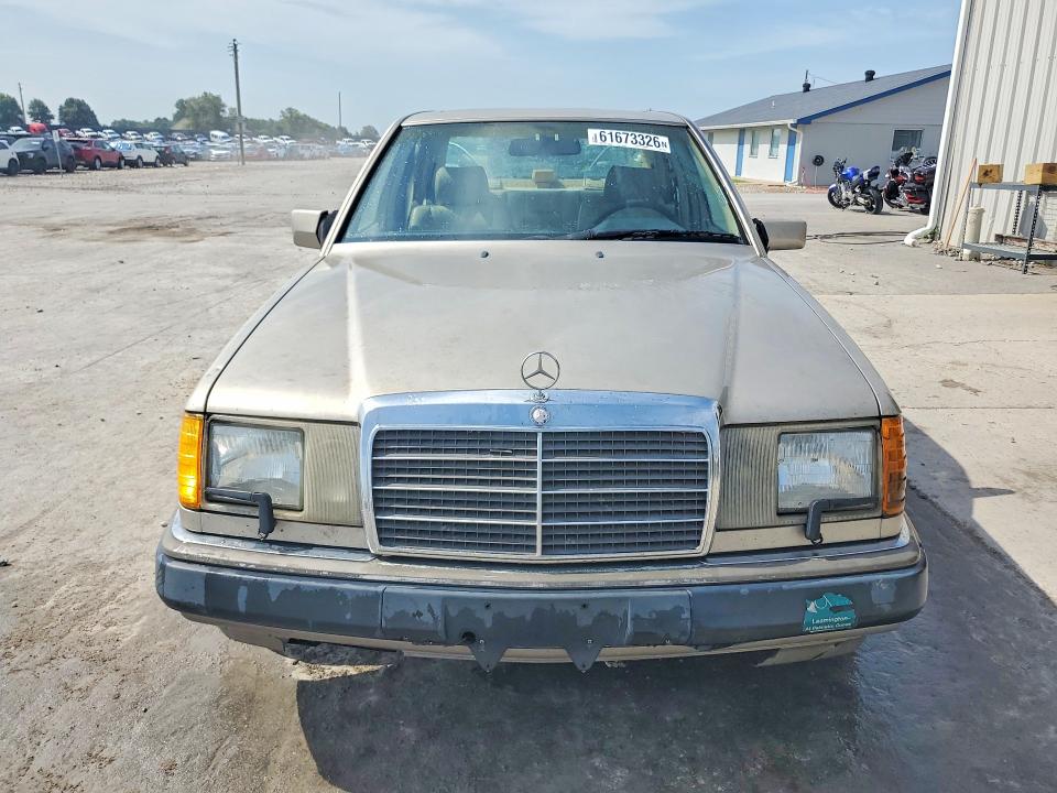 1992 Mercedes-benz 400 VIN WDBEA34E6NB793146 COPART salvage auction — MINOR DENT/SCRATCHES, TN - CERTIFICATE OF TITLE, sold $225 on 2026-07-27 (photo 5)