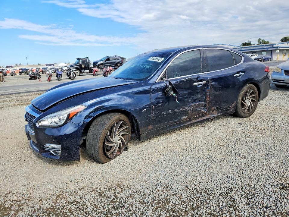 2018 Infiniti Q70 VIN JN1BY1AP2JM180257 COPART salvage auction — SIDE, Ca - Dis/Dlr/Exp Only Clean Title, sold $950 on 2026-07-28 (photo 1)