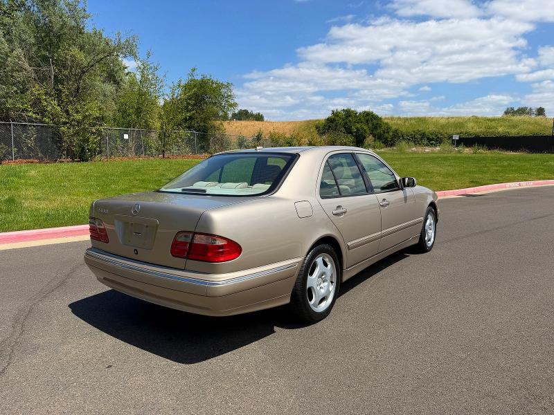 2000 Mercedes-benz E-class VIN WDBJF70J7YB018627 COPART salvage auction — MINOR DENT/SCRATCHES, Or - Certificate Of Title (P), sold $2,700 on 2026-07-20 (photo 4)
