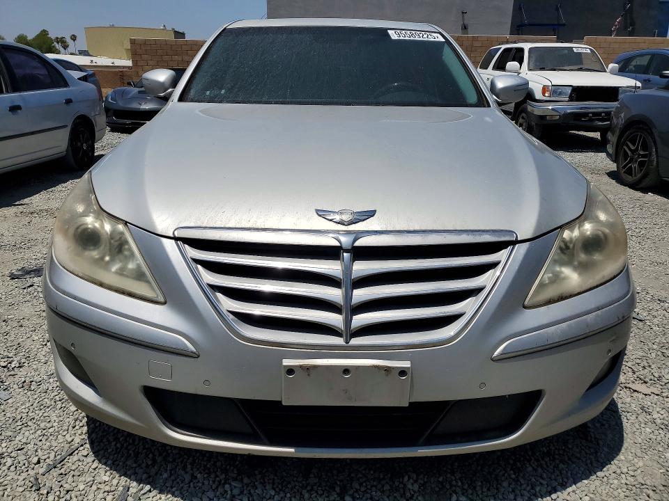 2011 Hyundai Genesis VIN KMHGC4DF9BU127400 COPART salvage auction — MINOR DENT/SCRATCHES, Ca - Dis/Dlr/Exp Only Clean Title, sold $300 on 2026-07-29 (photo 5)