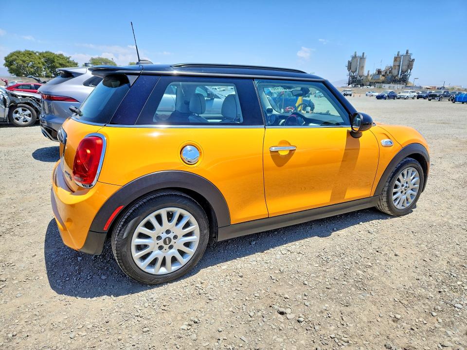 2015 Mini Cooper VIN WMWXP7C58F2A33934 COPART salvage auction — MINOR DENT/SCRATCHES, Ca - Salvage Certificate, sold $2,000 on 2026-07-27 (photo 3)