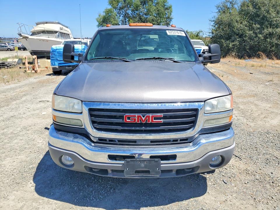2007 Gmc VIN 1GTJK33D27F152092 COPART salvage auction — MINOR DENT/SCRATCHES, CA - SALVAGE CERTIFICATE, sold $10,100 on 2026-07-28 (photo 5)