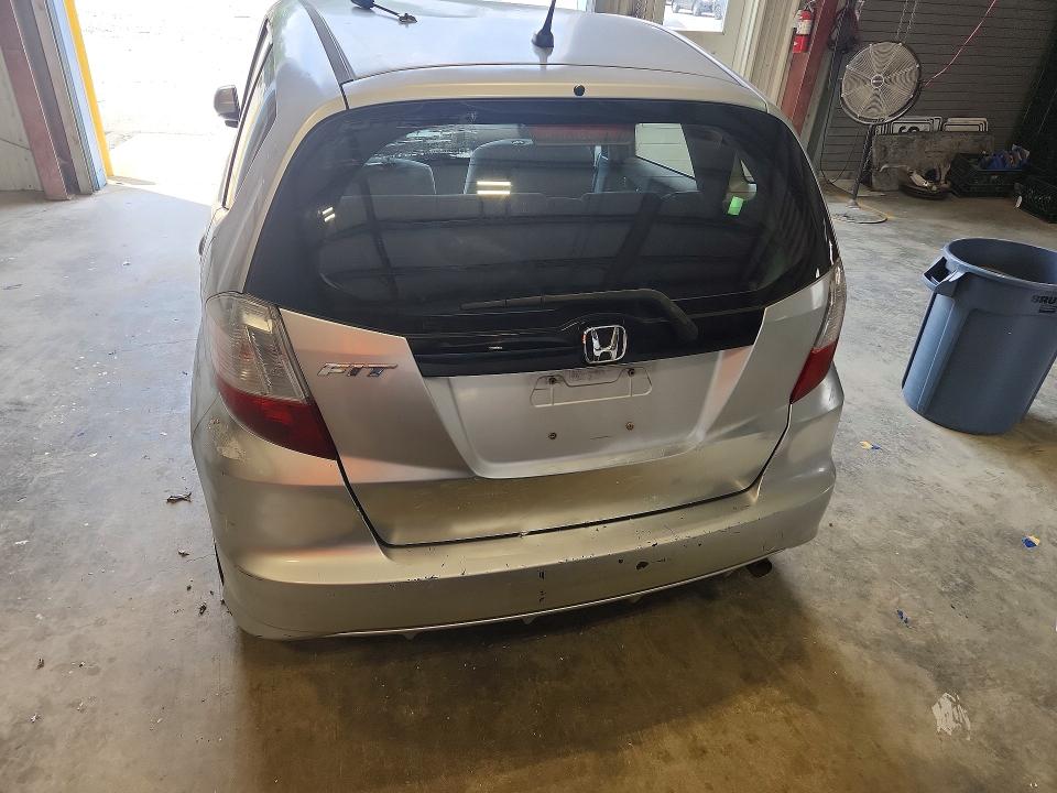 2012 Honda Fit VIN JHMGE8H32CS005575 COPART salvage auction — MINOR DENT/SCRATCHES, VA - CERTIFICATE OF TITLE, sold $225 on 2026-07-28 (photo 6)