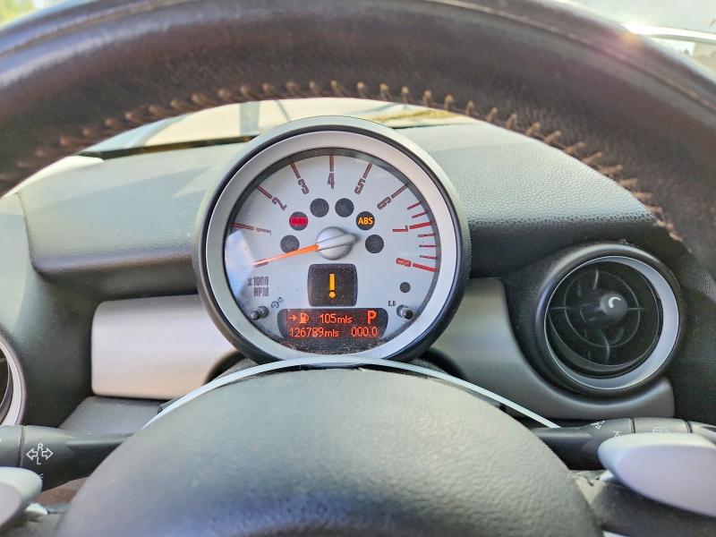 2009 Mini Cooper VIN WMWMM33559TP91813 COPART salvage auction — MINOR DENT/SCRATCHES, OR - CERTIFICATE OF TITLE, sold $275 on 2026-07-27 (photo 9)
