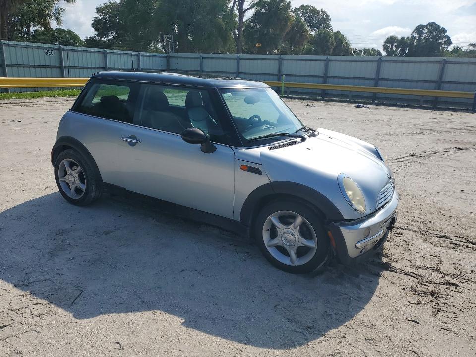 2002 Mini Cooper VIN WMWRC334X2TC37790 COPART salvage auction — FRONT END, FL - CERT OF TITLE SLVG REBUILDABLE, sold $225 on 2026-08-19 (photo 4)