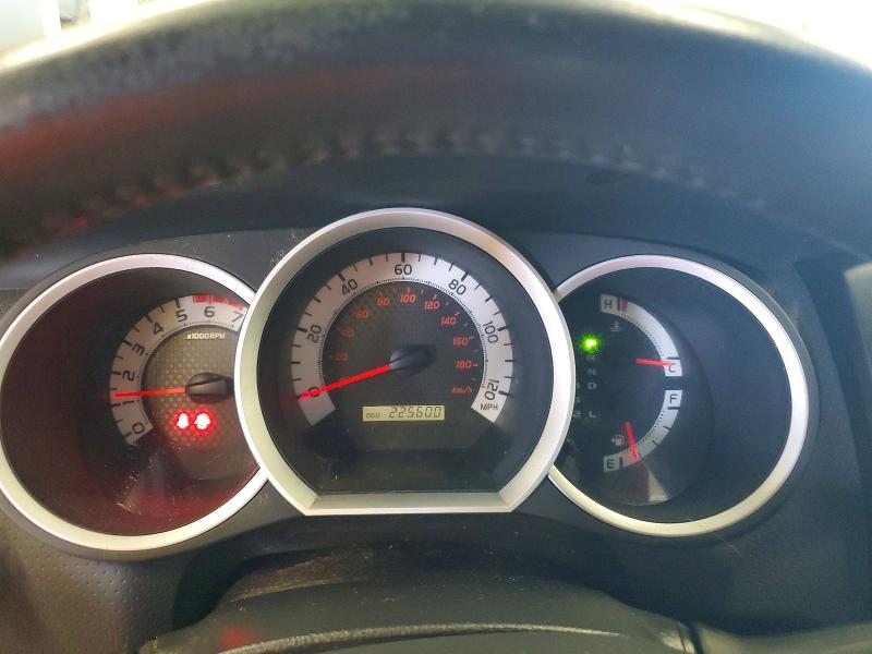 2015 Toyota Tacoma VIN 5TFUU4EN2FX125065 COPART salvage auction — MINOR DENT/SCRATCHES, Vt - Certificate Of Title (P), sold $1,550 on 2026-07-30 (photo 9)