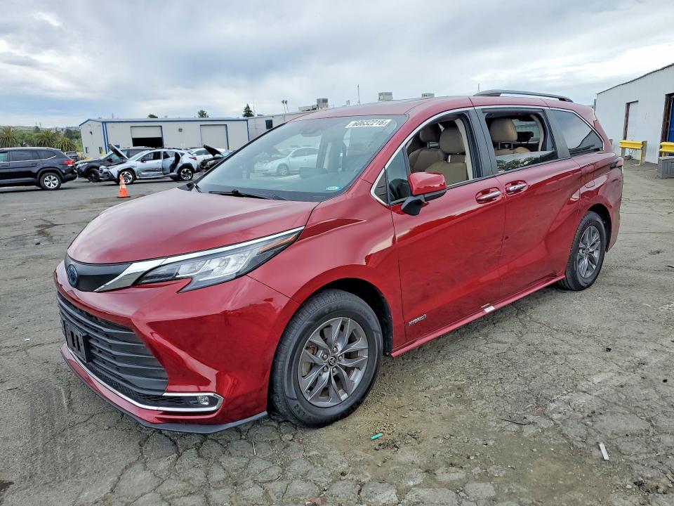 2021 Toyota Sienna VIN 5TDJRKEC7MS051846 — COPART salvage auction photo