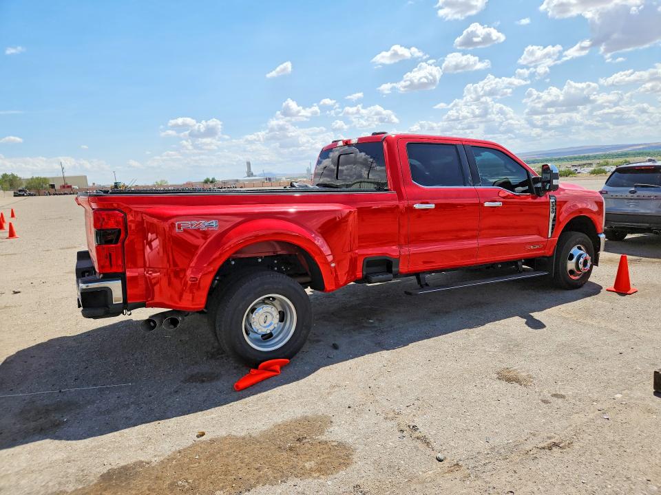 2024 Ford F350 VIN 1FT8W3DM4REE14740 COPART salvage auction — MINOR DENT/SCRATCHES, VA - CERTIFICATE OF TITLE, sold $50,500 on 2026-07-27 (photo 3)