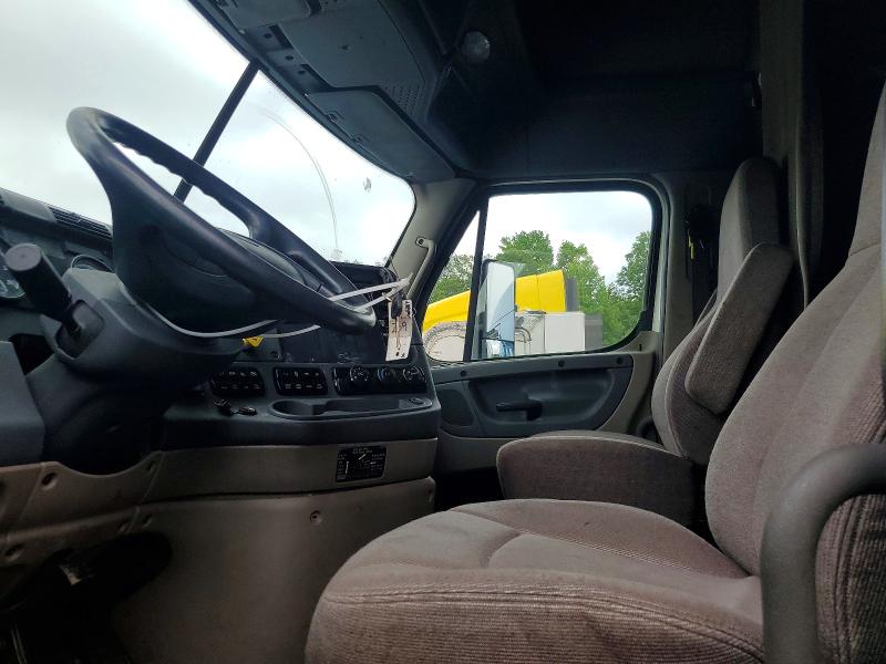 2019 Freightliner All other VIN 3AKJGLDV4KSKL6088 COPART salvage auction — MINOR DENT/SCRATCHES, CT, sold $18,000 on 2026-08-25 (photo 7)