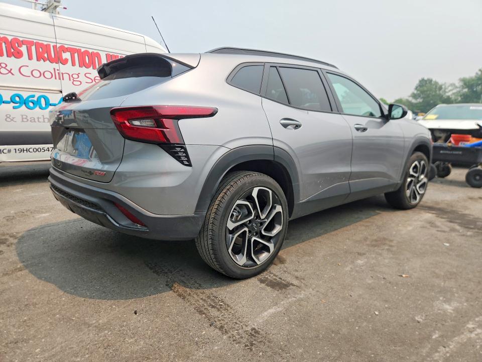 2025 Chevrolet Trax VIN KL77LJEP5SC029297 COPART salvage auction — WATER/FLOOD, Nj - Cert Of Title-Salvage Flood, sold $7,400 on 2026-08-27 (photo 3)