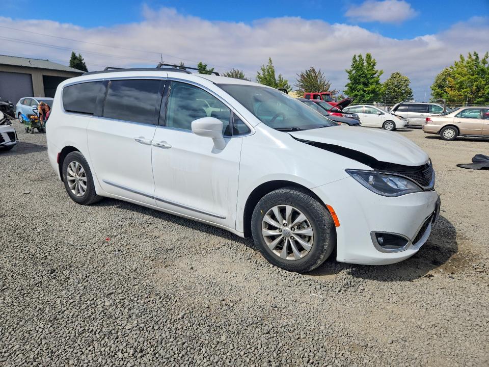 2017 Chrysler Pacifica VIN 2C4RC1BG2HR815929 COPART salvage auction — FRONT END, Or - Salvage Title Certificate, sold $2,850 on 2026-09-16 (photo 4)