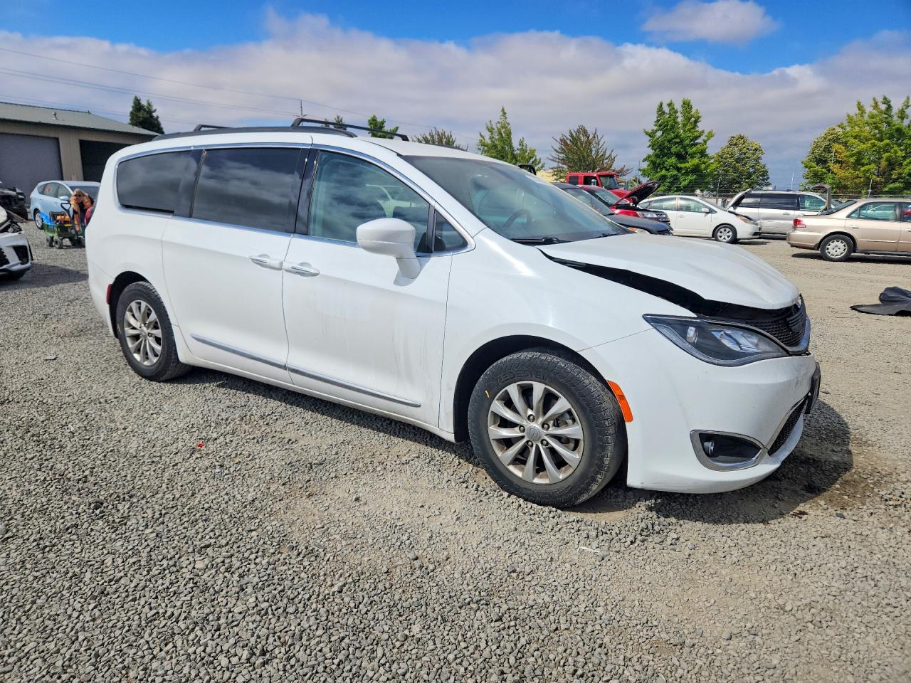 2017 Chrysler Pacifica VIN 2C4RC1BG2HR815929 COPART salvage auction — Front End, Sc - Salvage Title, sold $3,350 on 2026-09-22 (photo 4)