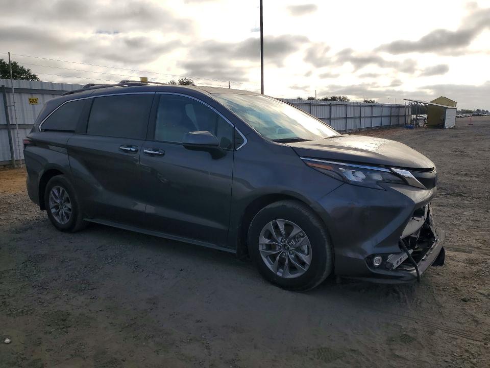 2025 Toyota Sienna VIN 5TDJSKFC6SS225955 COPART salvage auction — SIDE, Salvage Title, sold $12,600 on 2026-07-09 (photo 4)