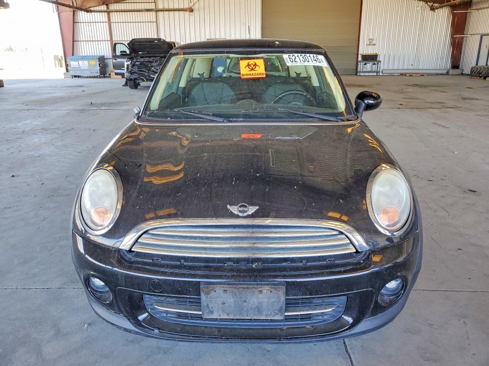 2011 Mini Cooper VIN WMWSU3C5XBT092979 COPART salvage auction — MINOR DENT/SCRATCHES, CA - DIS/DLR/EXP ONLY CLEAN TITLE, sold $375 on 2026-07-27 (photo 5)