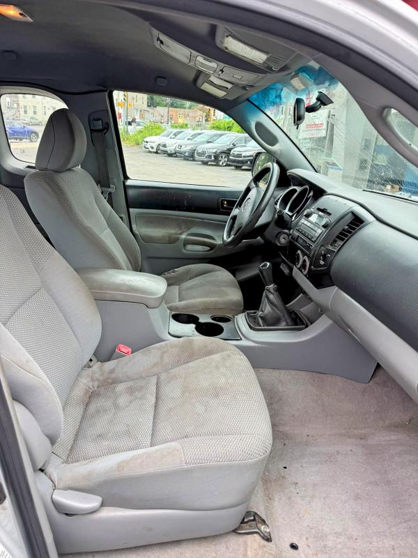 2010 Toyota Tacoma VIN 5TEUX4EN8AZ709981 COPART salvage auction — MINOR DENT/SCRATCHES, Mt - Certificate Of Title (P), sold $975 on 2026-07-22 (photo 6)