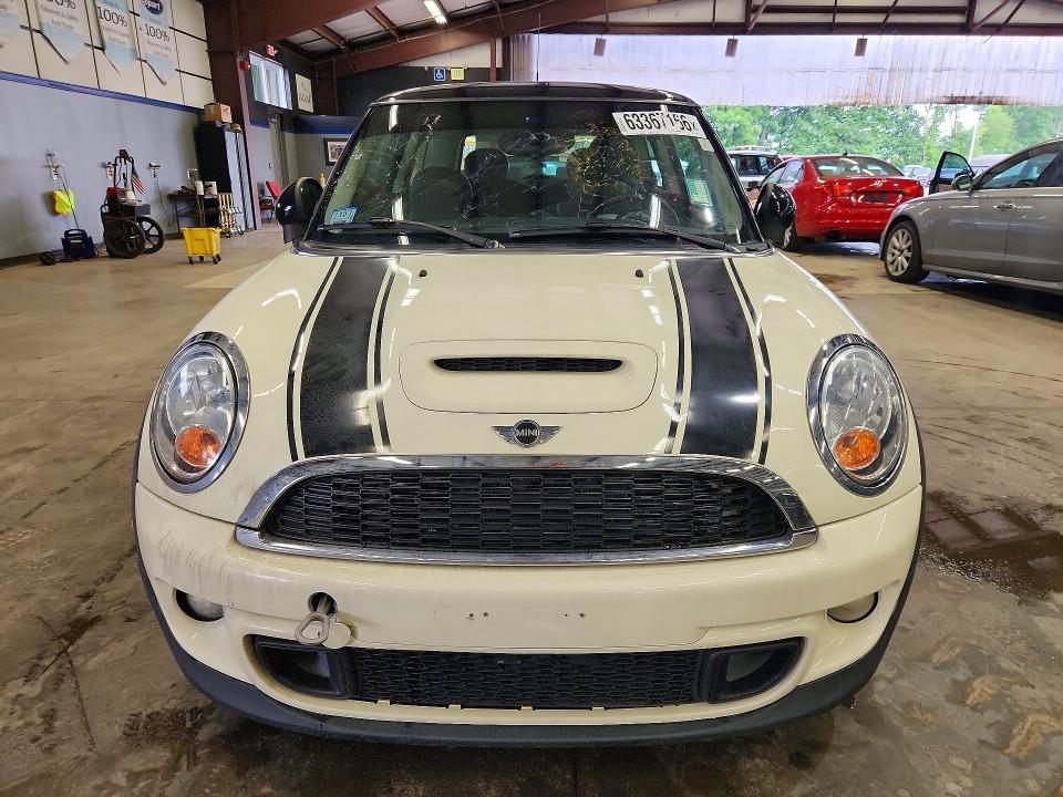 2013 Mini Cooper VIN WMWSV3C58DT394657 COPART salvage auction — MINOR DENT/SCRATCHES, Ma - Certificate Of Title (P), sold $1,800 on 2026-08-04 (photo 5)