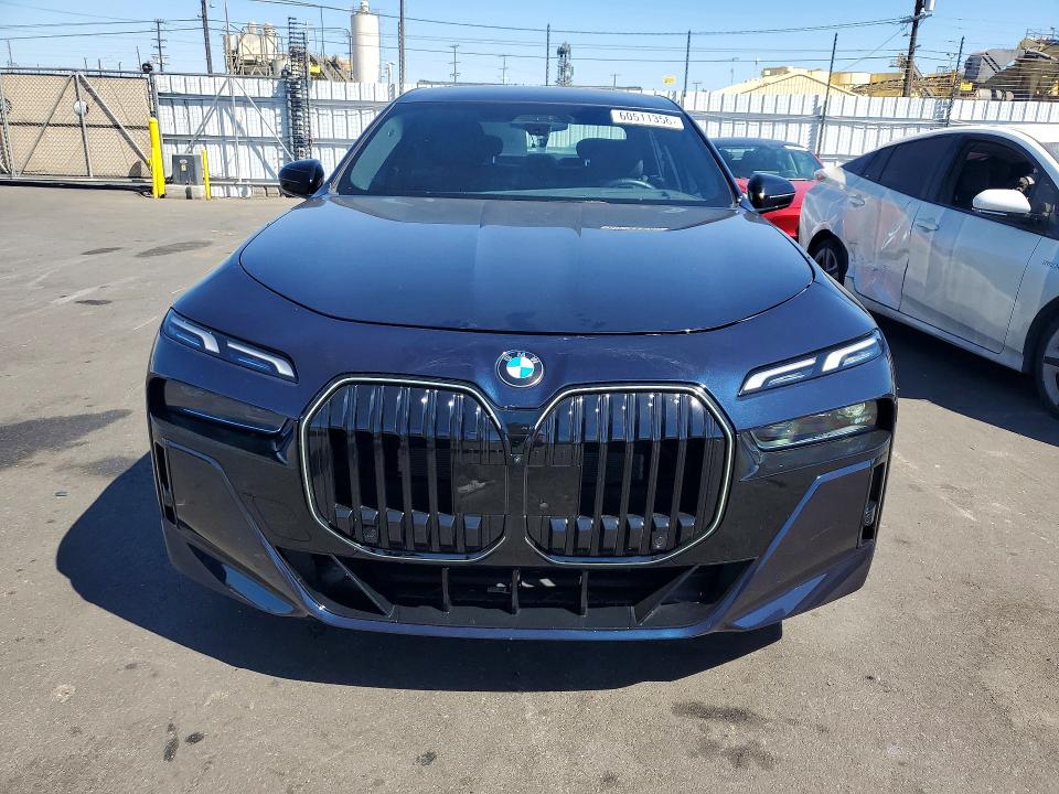 2024 BMW 7er VIN WBA23EH01RCR25672 COPART salvage auction — MINOR DENT/SCRATCHES, Ca - Dis/Dlr/Exp Only Clean Title, sold $44,500 on 2026-07-15 (photo 5)