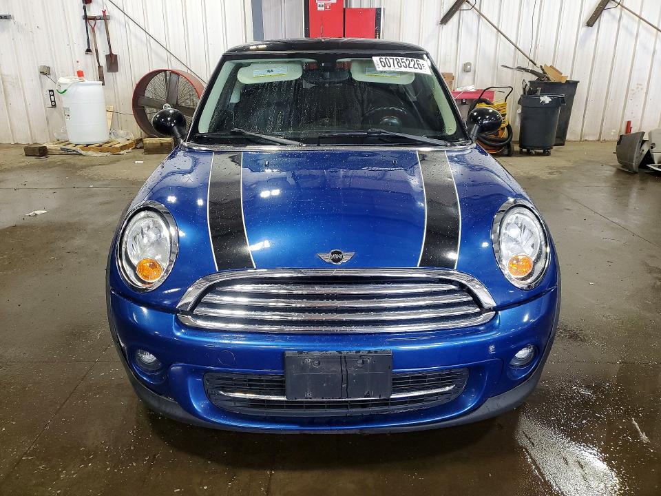 2013 Mini Cooper VIN WMWSU3C59DT544035 COPART salvage auction — HAIL, Mn - Cert Of Title-Prior Salvage, sold $850 on 2026-08-18 (photo 5)