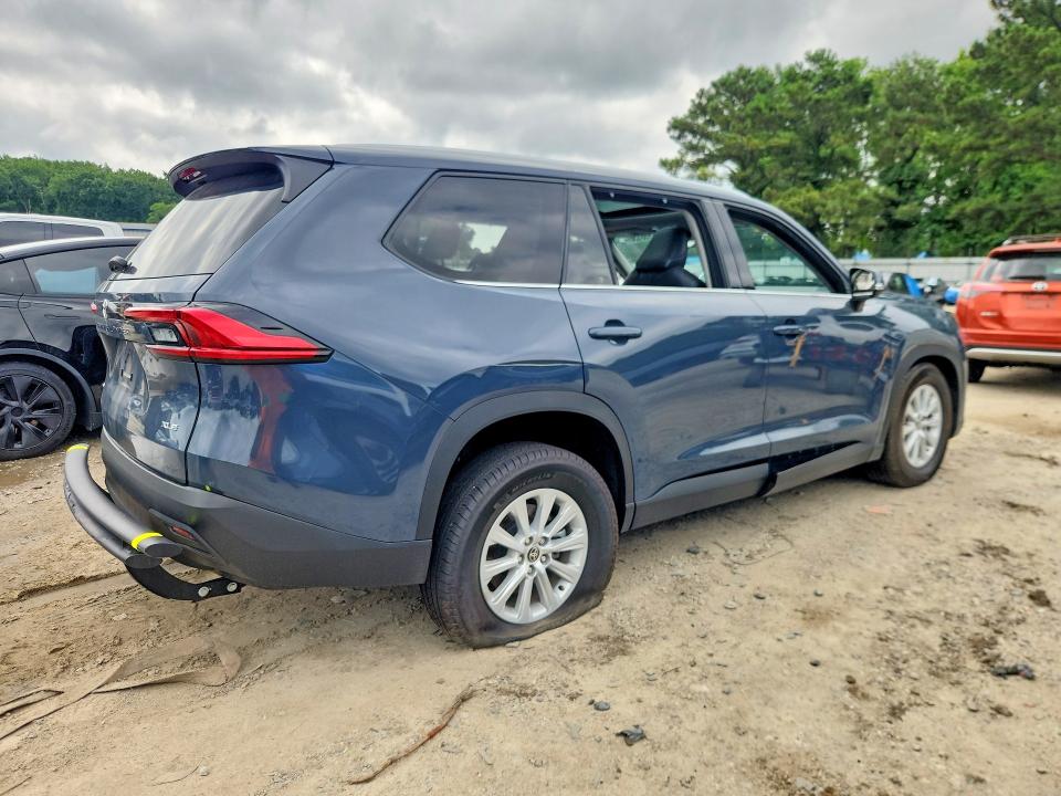 2024 Toyota Highlander VIN 5TDAAAB54RS033884 COPART salvage auction — FRONT END, AZ - CERT OF TITLE - SALVAGE, sold $7,600 on 2026-07-21 (photo 3)