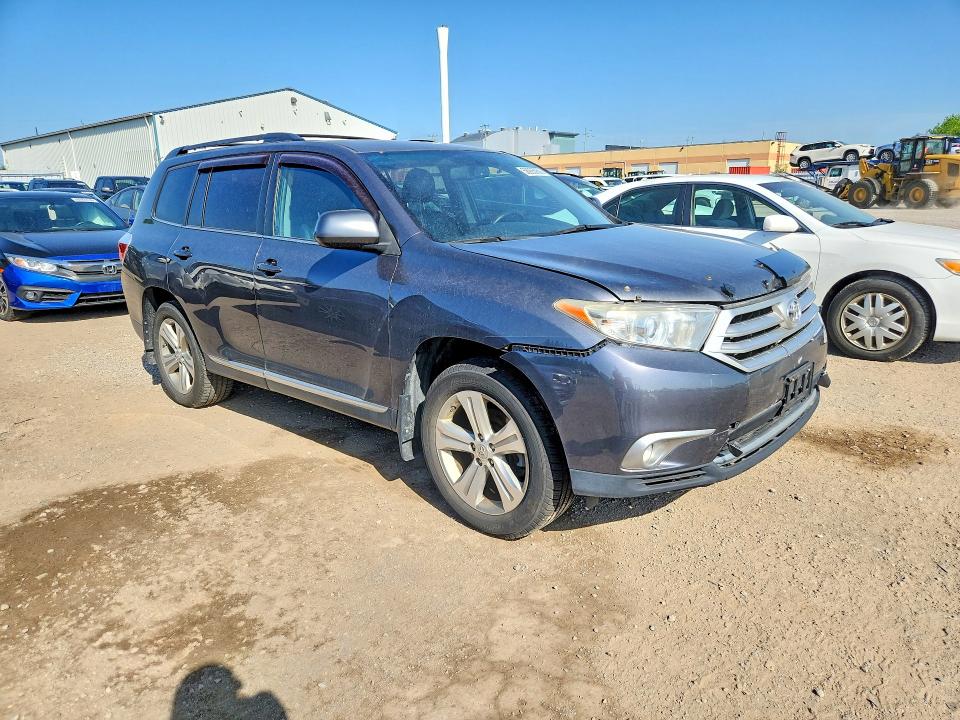 2013 Toyota Highlander VIN 5TDBK3EHXDS240050 COPART salvage auction — FRONT END, ON - PERMIT NO BRAND - UNFIT, sold $875 on 2026-07-21 (photo 4)