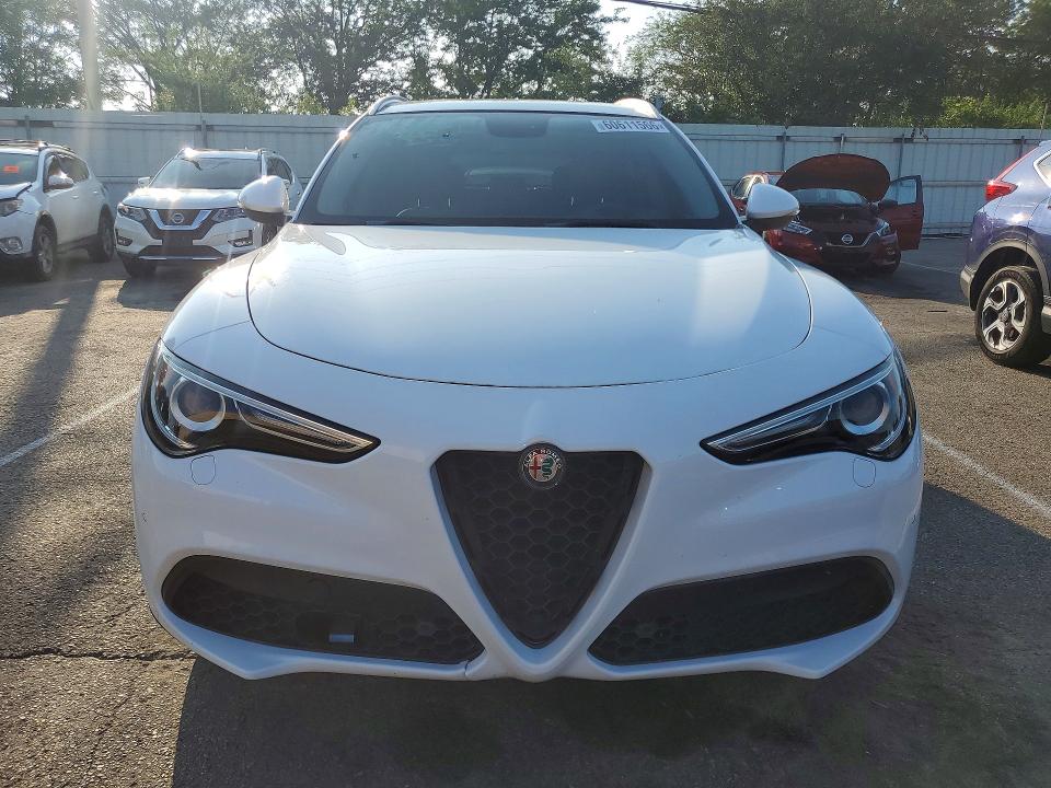 2018 Alfa romeo Stelvio VIN ZASFAKBN2J7B99712 COPART salvage auction — MINOR DENT/SCRATCHES, OH - CERTIFICATE OF TITLE (P), sold $7,000 on 2026-07-29 (photo 5)