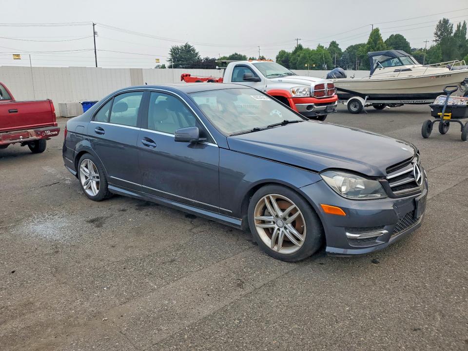 2014 Mercedes-benz C-klasse VIN WDDGF8AB9ER318901 COPART salvage auction — MECHANICAL, Or - Certificate Of Title, sold $550 on 2026-07-29 (photo 4)