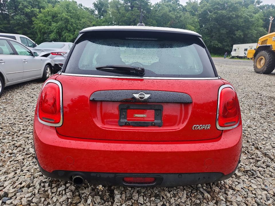 2016 Mini Cooper VIN WMWXP5C59G3B76018 COPART salvage auction — MINOR DENT/SCRATCHES, Ny - Certificate Of Title, sold $2,350 on 2026-09-23 (photo 6)