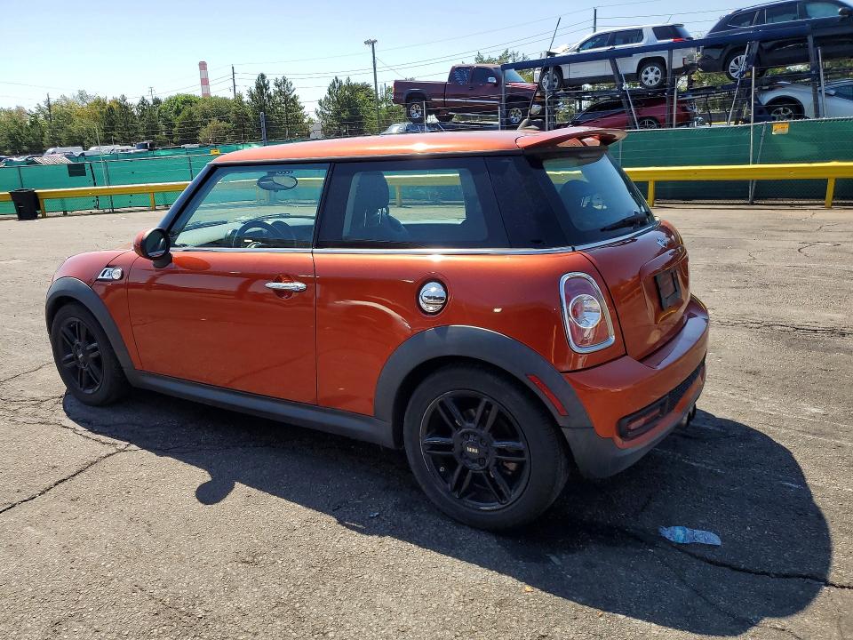 2013 Mini Hard top VIN WMWSV3C59DT389371 COPART salvage auction — MINOR DENT/SCRATCHES, Co - Dis/Dlr/Exp Only Clean Title, sold $1,250 on 2026-07-30 (photo 2)