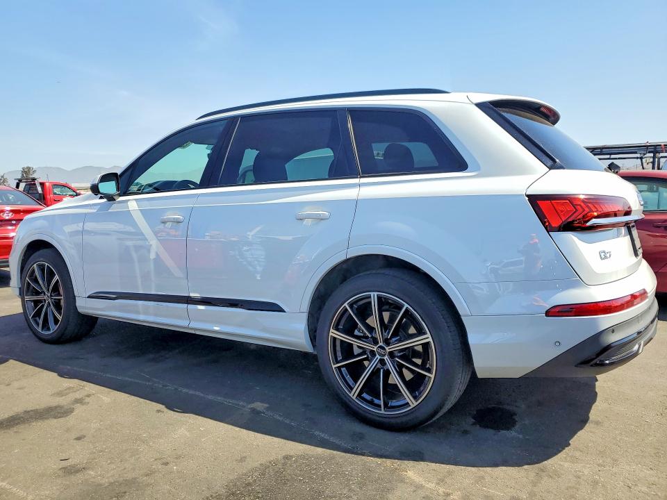 2020 Audi Q7 VIN WA1LXAF70LD011817 COPART salvage auction — MINOR DENT/SCRATCHES, CA - DIS/DLR/EXP ONLY CLEAN TITLE, sold $3,850 on 2026-07-29 (photo 2)