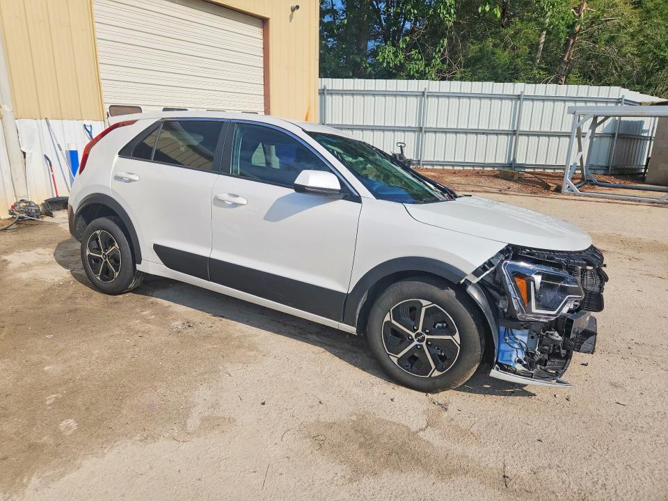 2026 Kia Niro VIN KNDCP3LE6T5326605 COPART salvage auction — SIDE, NC - CERTIFICATE OF TITLE, sold $4,750 on 2026-07-20 (photo 4)