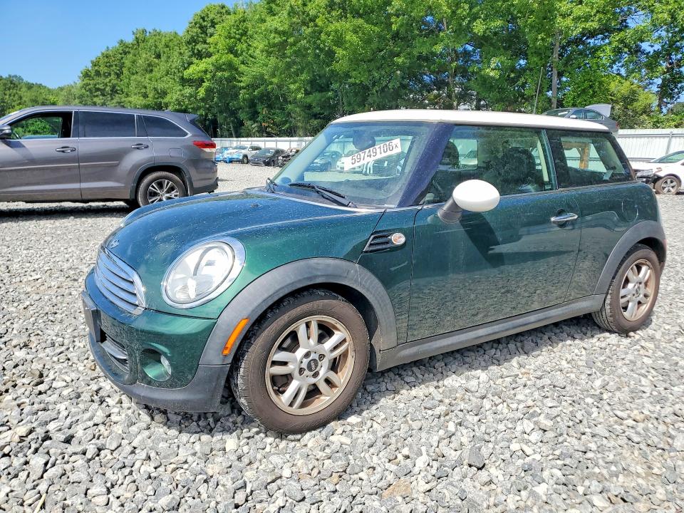 2011 Mini Cooper VIN WMWSU3C53BT098400 COPART salvage auction — MINOR DENT/SCRATCHES, Ma - Certificate Of Title, sold $925 on 2026-07-30 (photo 1)