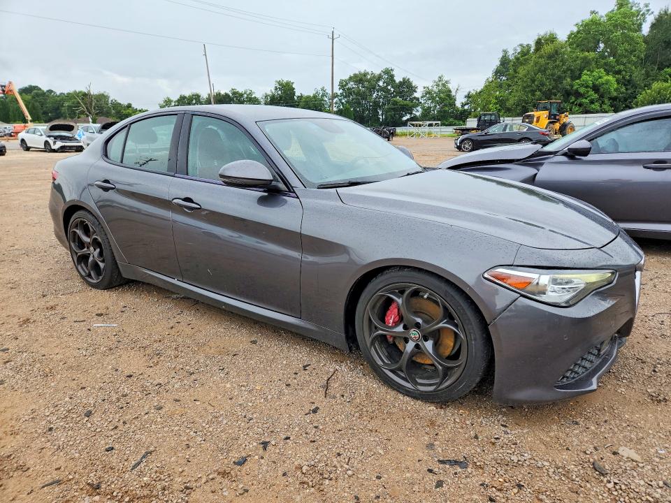 2018 Alfa romeo Giulia VIN ZARFAECN8J7589597 COPART salvage auction — WATER/FLOOD, Al - Cert Of Title-Flood Salvage, sold $1,900 on 2026-08-25 (photo 4)