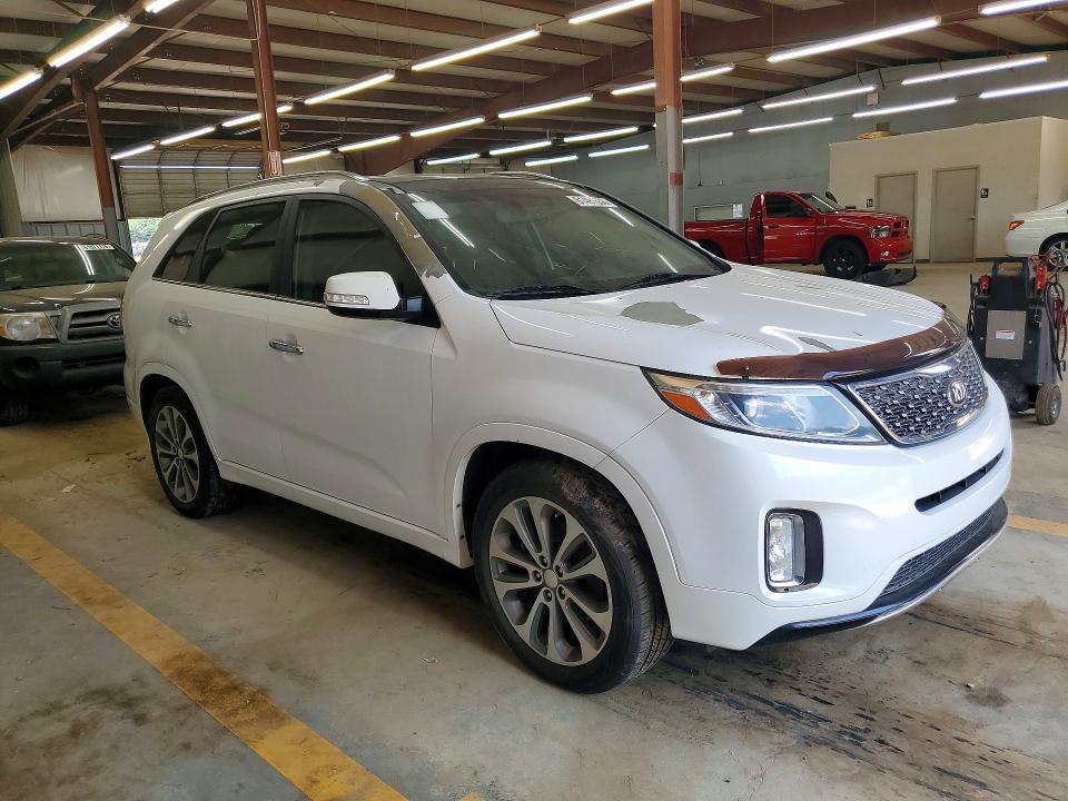 2015 Kia Sorento VIN 5XYKW4A76FG559601 COPART salvage auction — NORMAL WEAR, NC - DEALER ONLY CLEAN TITLE, sold $1,850 on 2026-07-22 (photo 4)