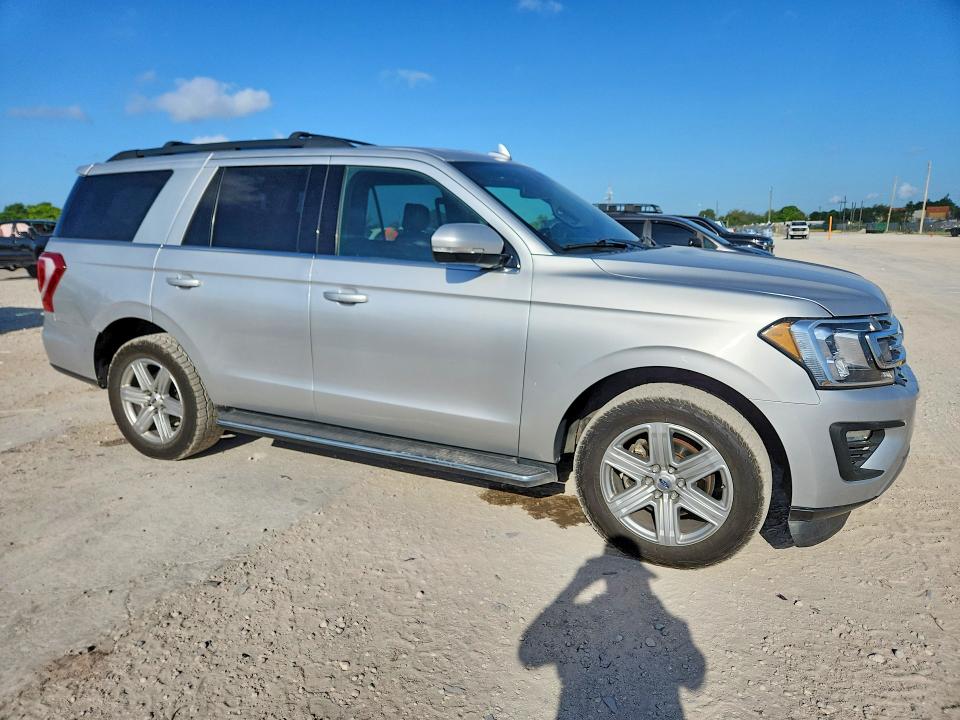 2019 Ford Expedition VIN 1FMJU1HT6KEA16167 COPART salvage auction — MINOR DENT/SCRATCHES, Tx - Certificate Of Title (P), sold $9,400 on 2026-07-28 (photo 4)