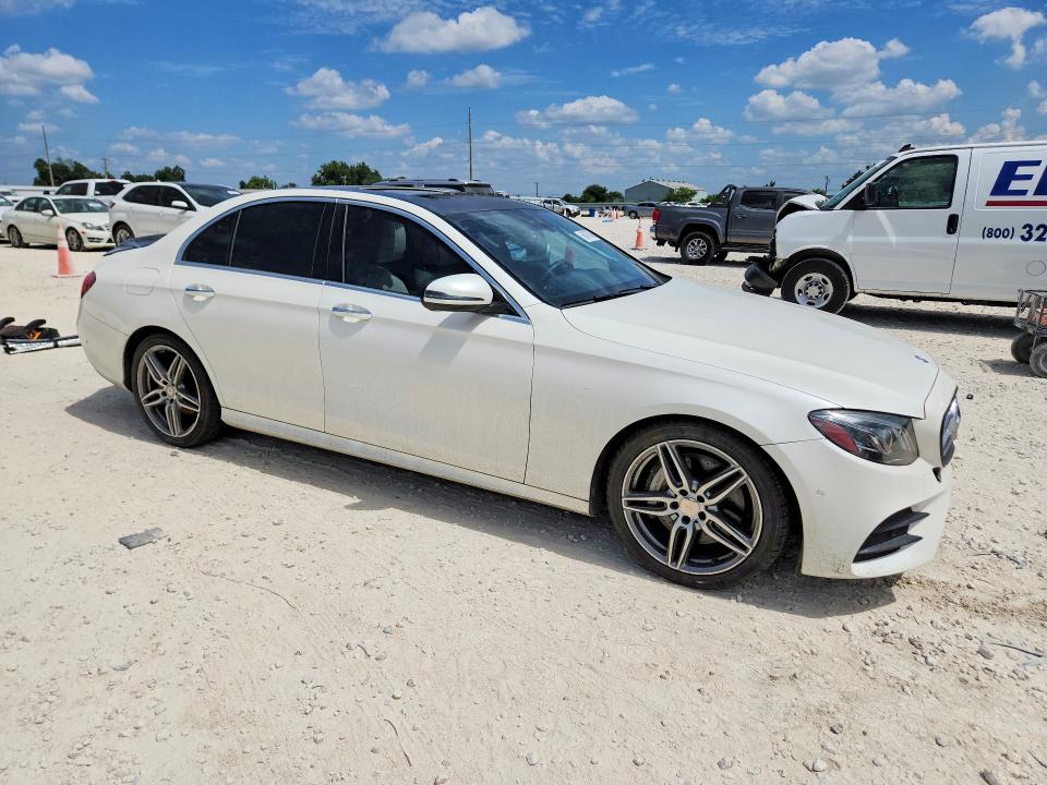 2017 Mercedes-benz E-klasse VIN WDDZF4JB3HA171558 COPART salvage auction — WATER/FLOOD, Tx - Salvage Title-Flood Damage, sold $4,050 on 2026-08-20 (photo 4)