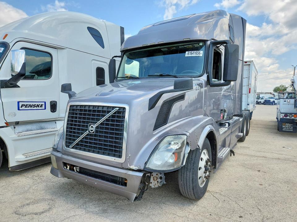 2015 Volvo Vnl VIN 4V4NC9EH9FN922251 — COPART salvage auction photo
