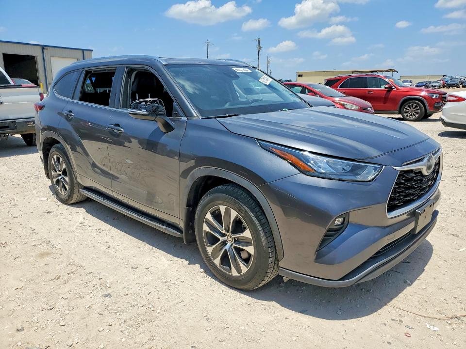 2020 Toyota Highlander VIN 5TDGZRAH3LS016448 COPART salvage auction — MINOR DENT/SCRATCHES, Tx - Certificate Of Title (P), sold $16,700 on 2026-08-24 (photo 4)
