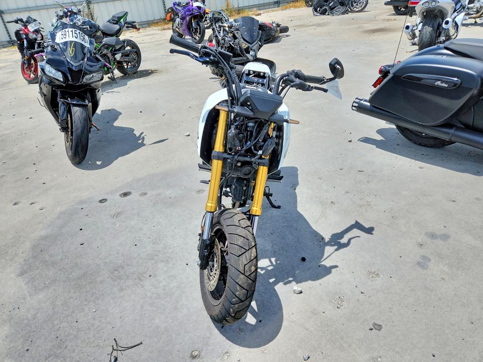 2025 Honda Grom VIN MLHJC9259S5300373 COPART salvage auction — VANDALISM, Fl - Cert Of Title Slvg Rebuildable, sold $750 on 2026-07-16 (photo 2)