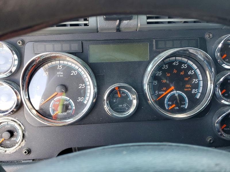 2016 Freightliner Cascadia 125 VIN 3AKJGLD58GSFN3978 COPART salvage auction — FRONT END, NV - SALVAGE TITLE, sold $900 on 2026-07-31 (photo 8)