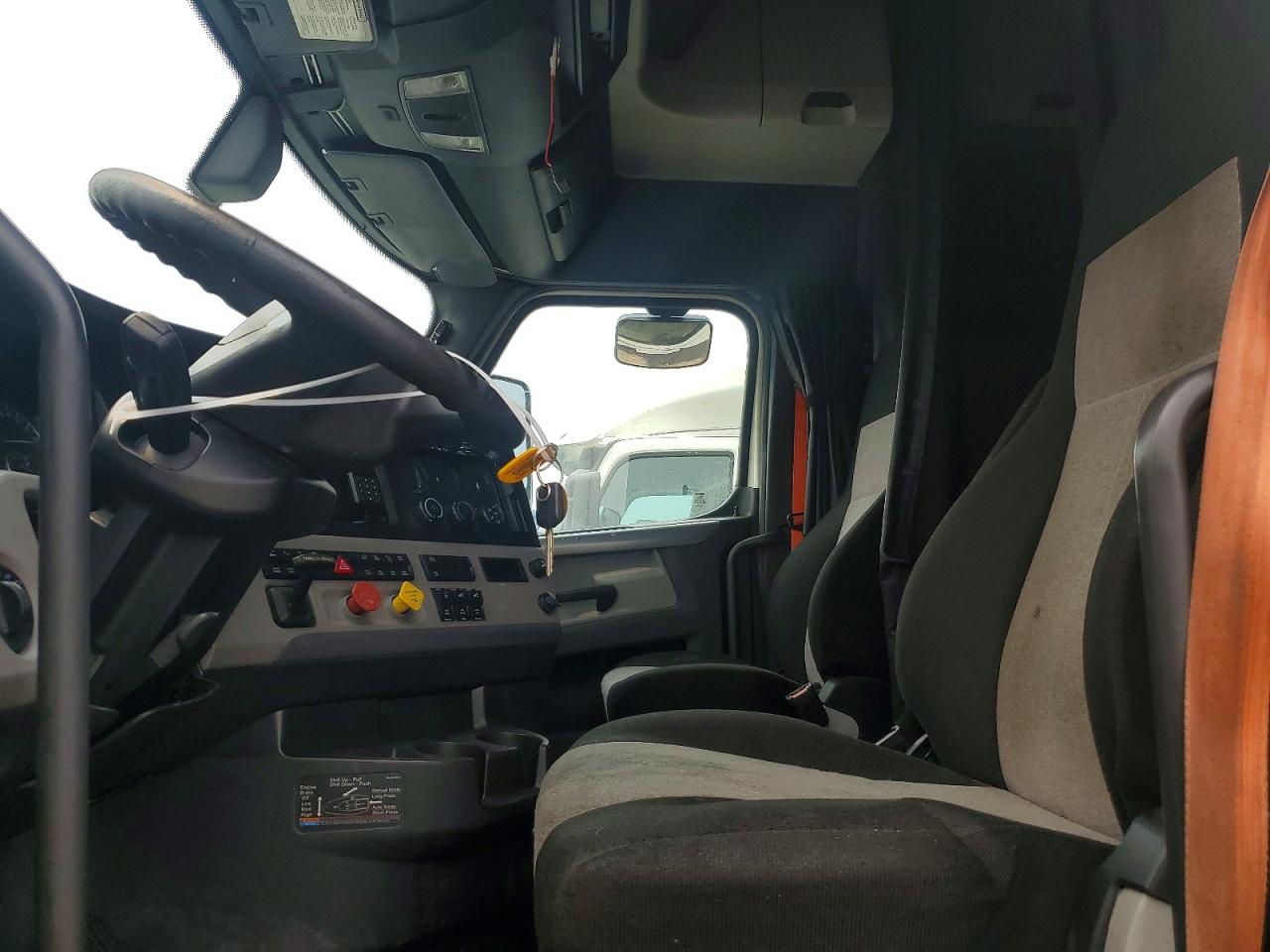 2019 Freightliner All other VIN 3AKJHHDR0KSKP0705 COPART salvage auction — Minor Dent/Scratches, NJ - CERTIFICATE OF TITLE, sold $9,500 on 2026-08-14 (photo 7)