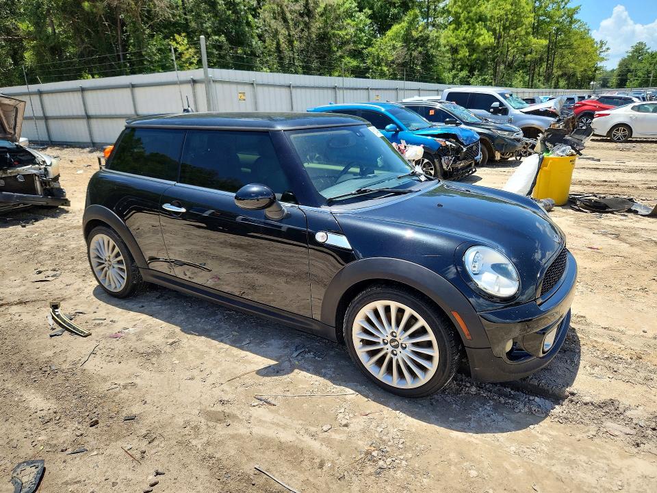 2012 Mini Cooper VIN WMWSV3C59CT386632 COPART salvage auction — MINOR DENT/SCRATCHES, FL - CERTIFICATE OF TITLE, sold $1,300 on 2026-07-24 (photo 4)