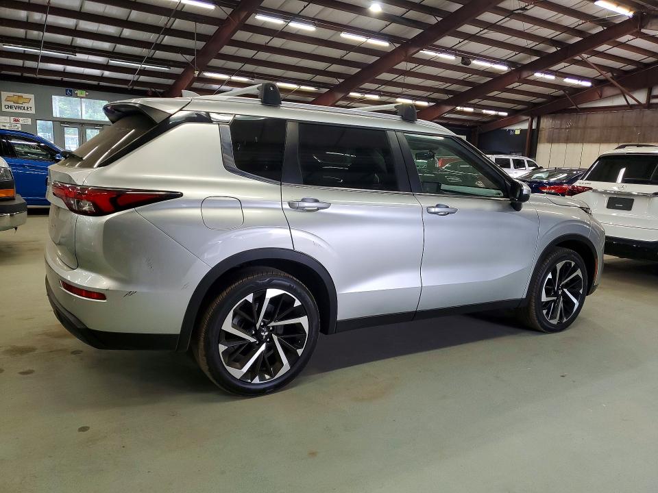2022 Mitsubishi Outlander VIN JA4J4TA80NZ023855 COPART salvage auction — MINOR DENT/SCRATCHES, WV - CERTIFICATE OF TITLE (P), sold $8,000 on 2026-07-30 (photo 3)