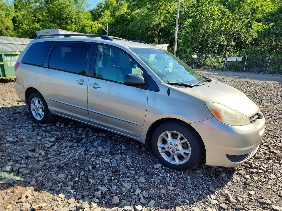 2004 Toyota Sienna VIN 5TDBA23C74S008445 COPART salvage auction — MINOR DENT/SCRATCHES, NY - CERTIFICATE OF TITLE, sold $550 on 2026-07-30 (photo 4)