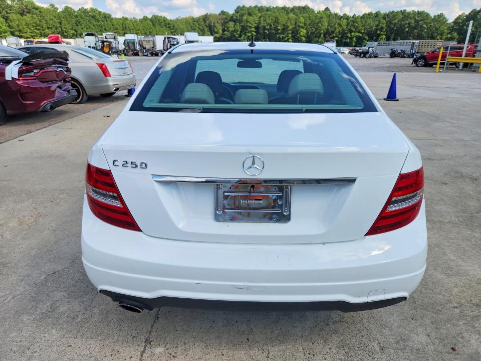 2014 Mercedes-benz C-klasse VIN WDDGF4HB2EG192522 COPART salvage auction — MINOR DENT/SCRATCHES, Ms - Certificate Of Title, sold $800 on 2026-07-31 (photo 6)