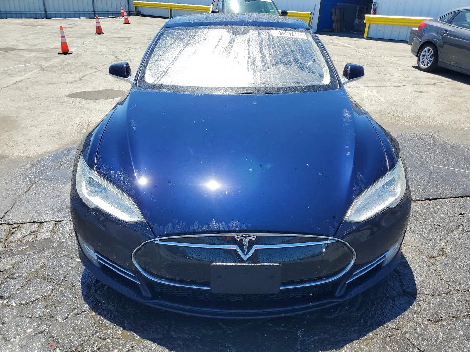 2013 Tesla Model s VIN 5YJSA1CP4DFP25743 COPART salvage auction — MINOR DENT/SCRATCHES, CA - CERTIFICATE OF TITLE, sold $2,200 on 2026-09-08 (photo 5)